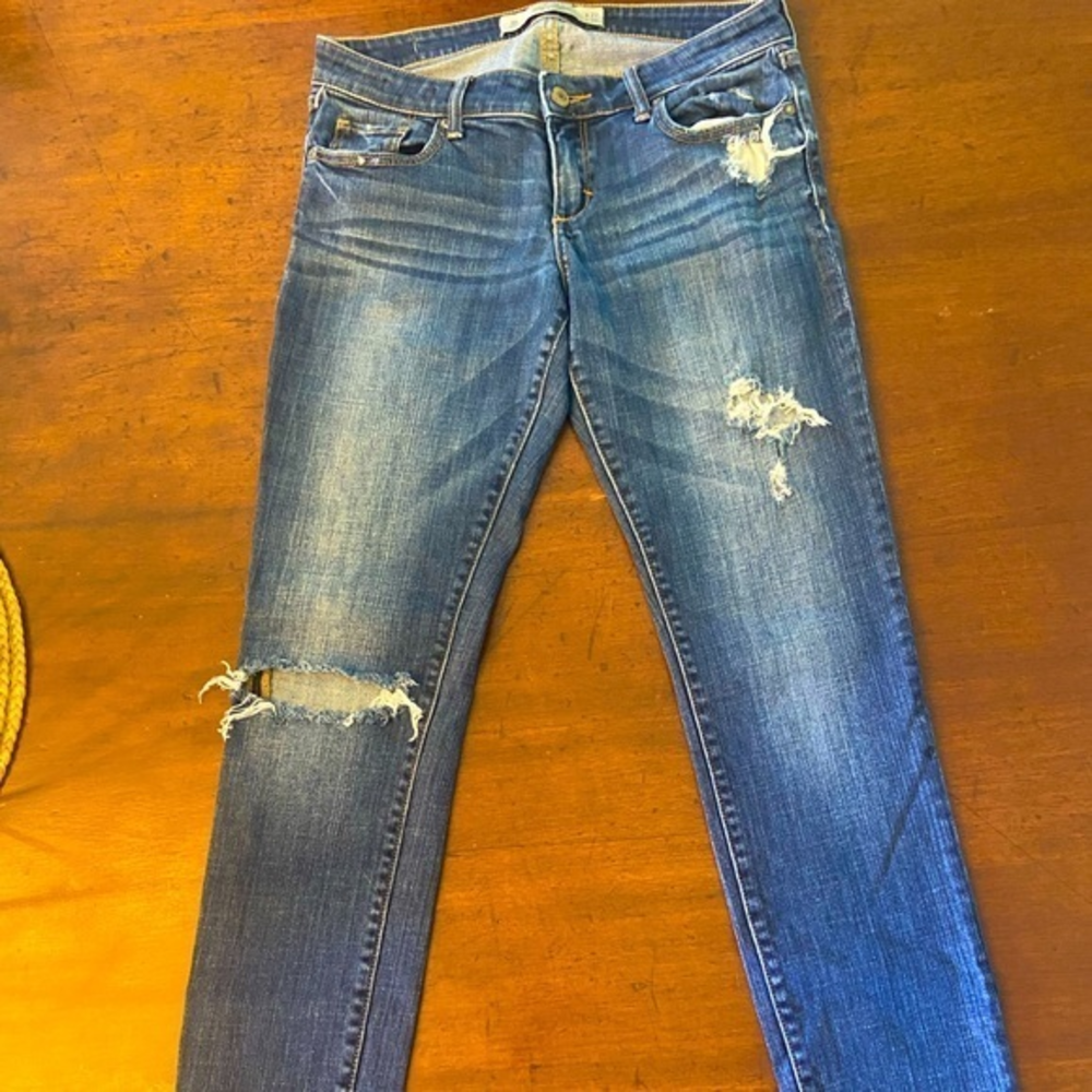 Abercrombie and Fitch size 4reg or 27x 31‎ ankle length jeans